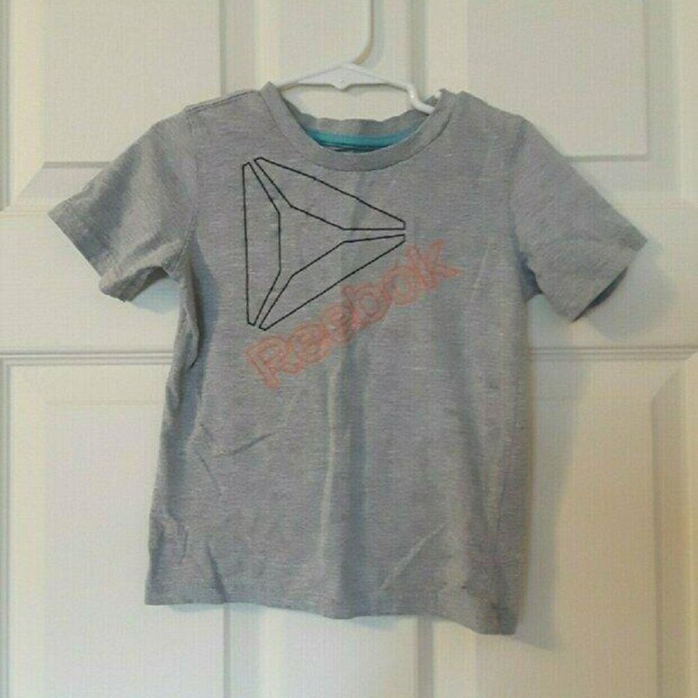 Reebok Gray T-Shirt with Graphic Logo